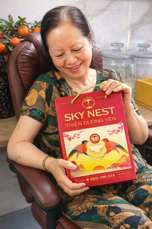 Người lớn tuổi ăn yến sao cho dễ hấp thu? Bí quyết bồi bổ đúng cách 2 nguoi gia