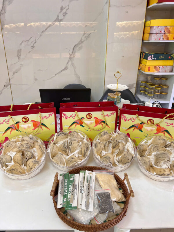 Nên mua yến thô hay yến tinh chế? Lựa chọn nào tốt cho người mới? 4 cong dung yen sao 5