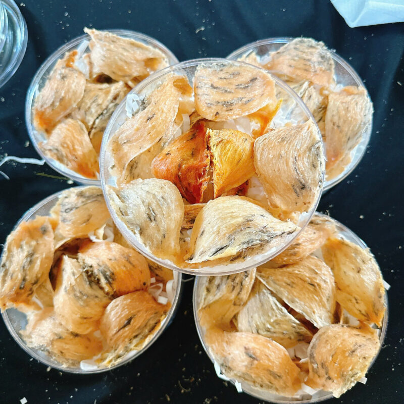 Nên mua yến thô hay yến tinh chế? Lựa chọn nào tốt cho người mới? 2 yen tho 1